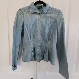 Ralph Lauren Denim shirt fitted Size Medium. Collard shirt, with buttons